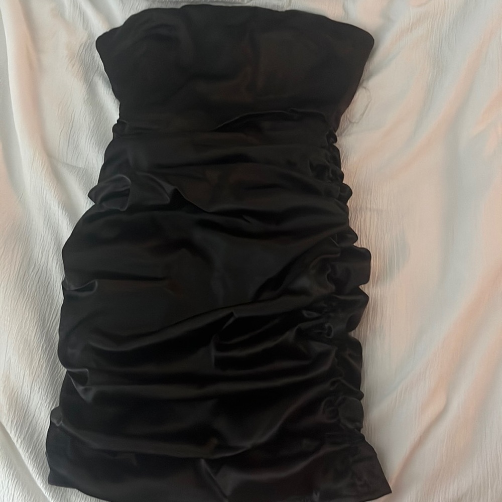Black strapless dress!!